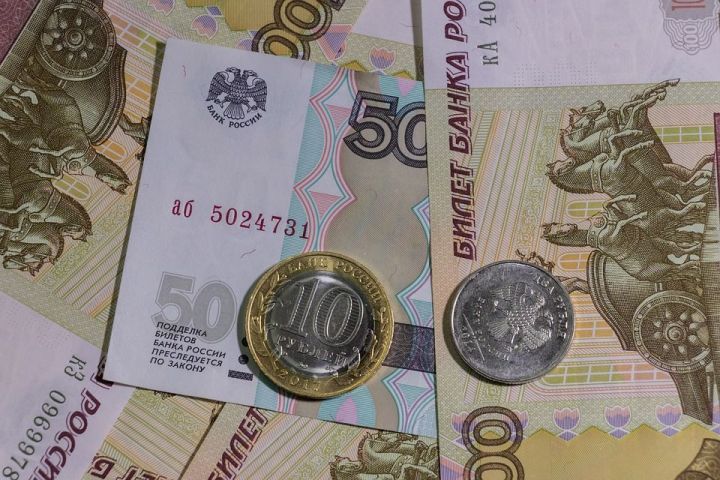 От 12 тыс. рублей: кому из россиян дадут еще денег раз в месяц
