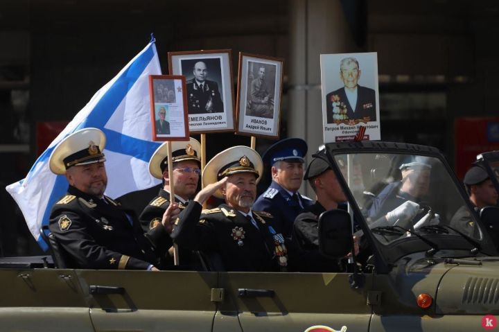 Капитан I ранга Юрий Петров принял участие в параде Победы в Калининграде