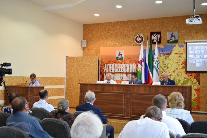 Сегодня в райцентре состоялось 41 заседание Совета Алексеевского района третьего созыва