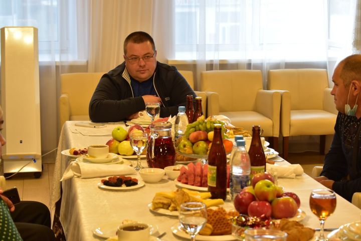 Глава района Сергей Демидов встретился с приёмными и опекунскими семьями