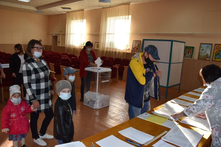 Многодетная семья Морюховых приняла участие в голосовании