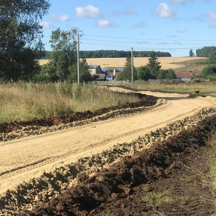 В Большетиганском сельском поселении и селе Ошняк произвели щебенение дорог
