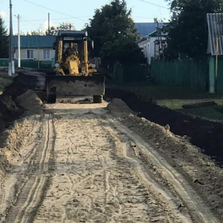 В Большетиганском сельском поселении и селе Ошняк произвели щебенение дорог