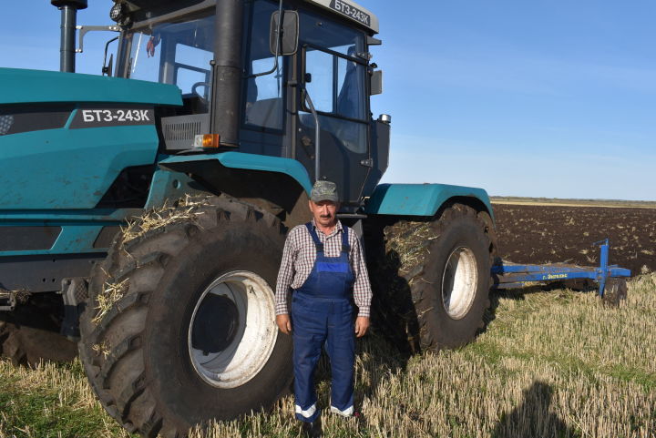 Аграрии Алексеевского района продолжают вспашку зяби