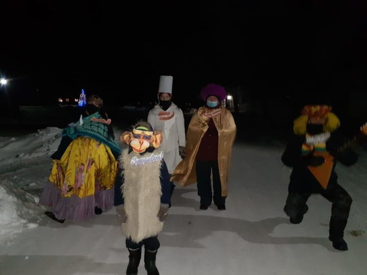 Фоторепортаж: В Ялкыне прошли народные святочные гулянья