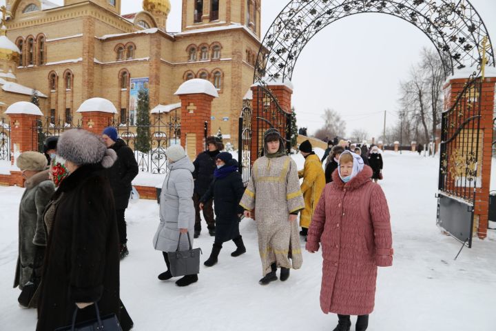 Фоторепортаж: В Алексеевском православные отметили праздник - Крещение Господне