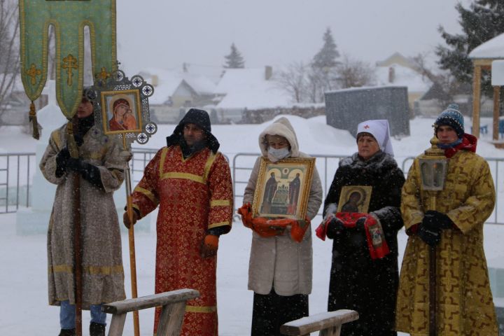 Фоторепортаж: В Алексеевском православные отметили праздник - Крещение Господне