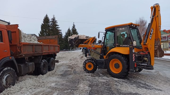 В Алексеевском идет очистка дорог от снежной колеи