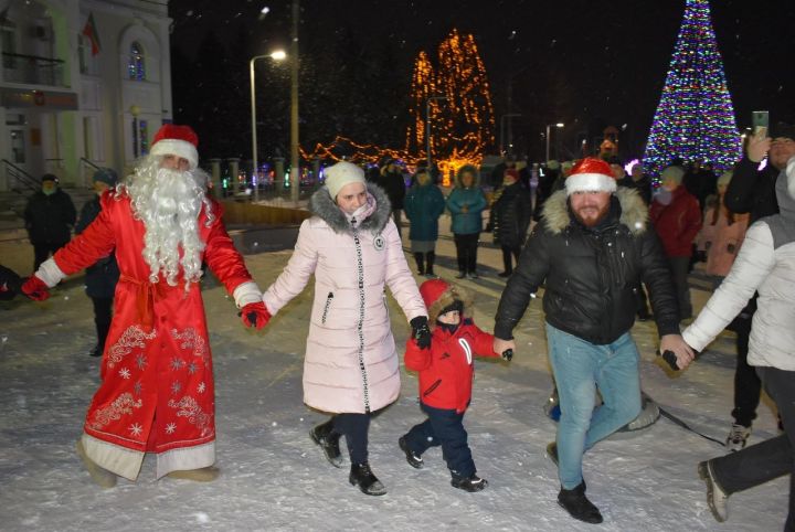 Жители Алексеевского вечерними гуляниями отпраздновали Рождество Христово