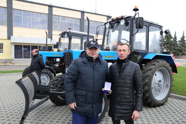 В Алексеевском сельских поселений вручили ключи от тракторов