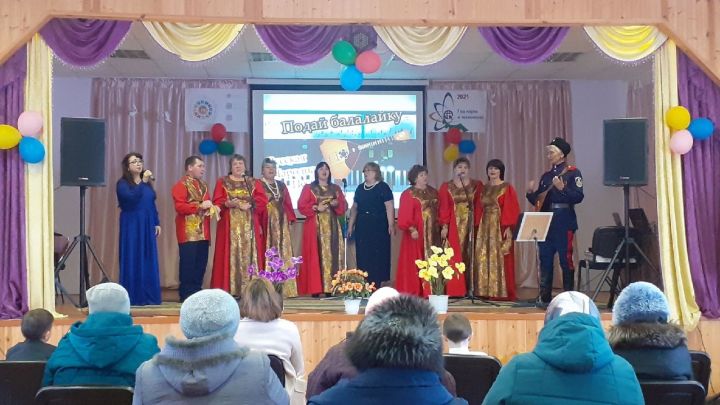 В честь Дня пожилых людей в Ялкынском СДК прошёл праздничный концерт "Пусть осень жизни будет золотой"