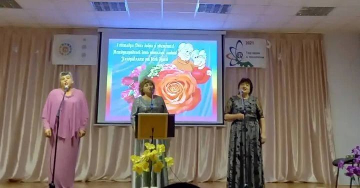 В честь Дня пожилых людей в Ялкынском СДК прошёл праздничный концерт "Пусть осень жизни будет золотой"