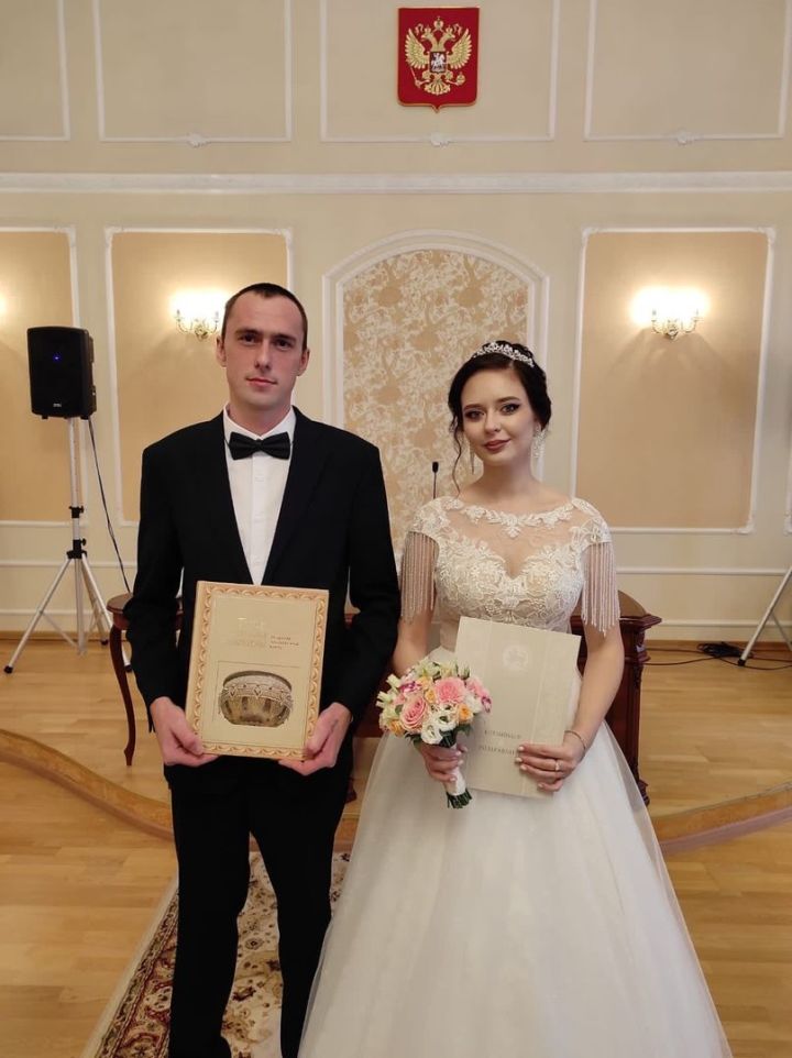 В Алексеевском ЗАГСе состоялась торжественная регистрация заключения брака Морозовых Юрия и Ольги