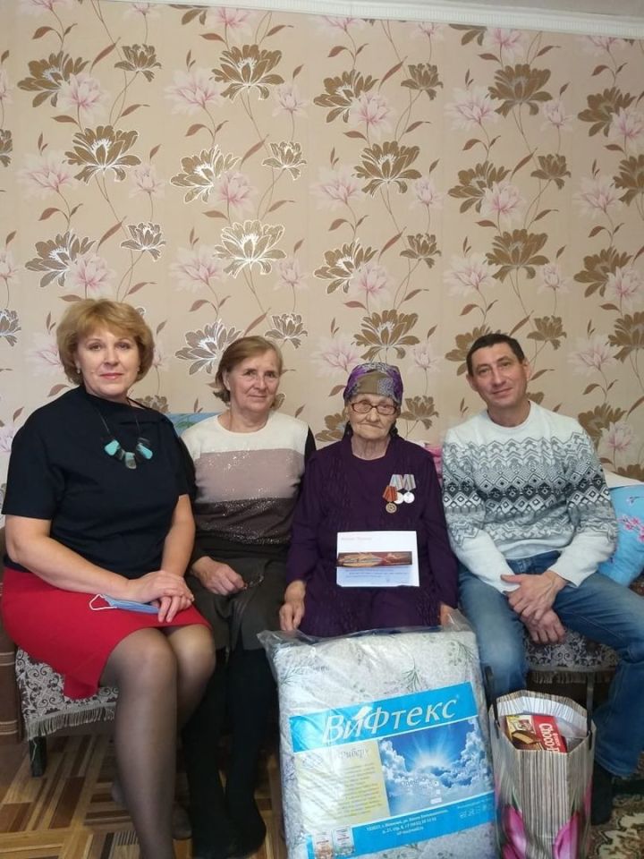 Поздравления с 90-летием со дня рождения принимает труженица тыла, ветеран труда Смелова Мария Васильевна