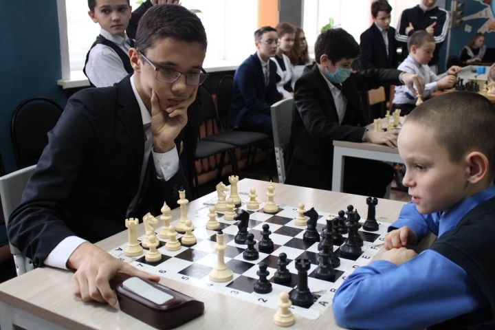 Лебединские школьники побывали в Мокрых Курналях, сыграли в шахматы со сверстниками и посмотрели на роботов