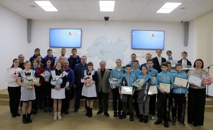 В Алексеевском наградили спортсменов и творческую молодёжь