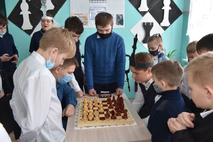 В Реченской школе открыли шахматную зону
