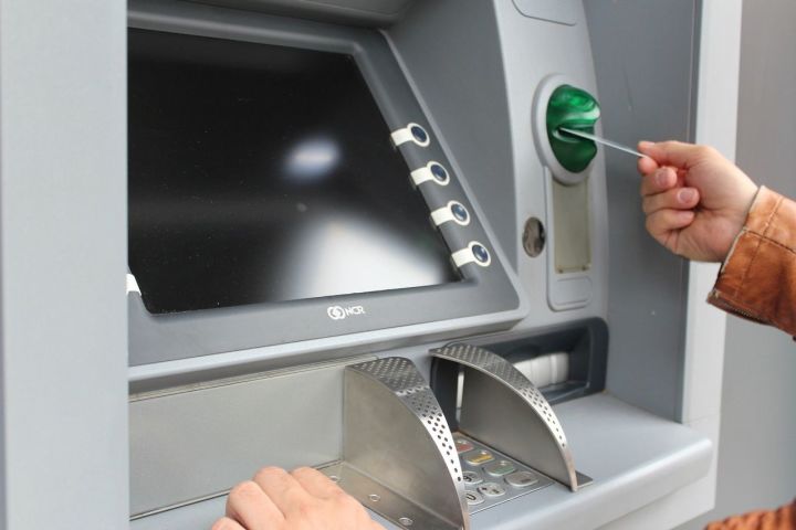 Отмена операции: по банковским картам россиян готовят новое ограничение