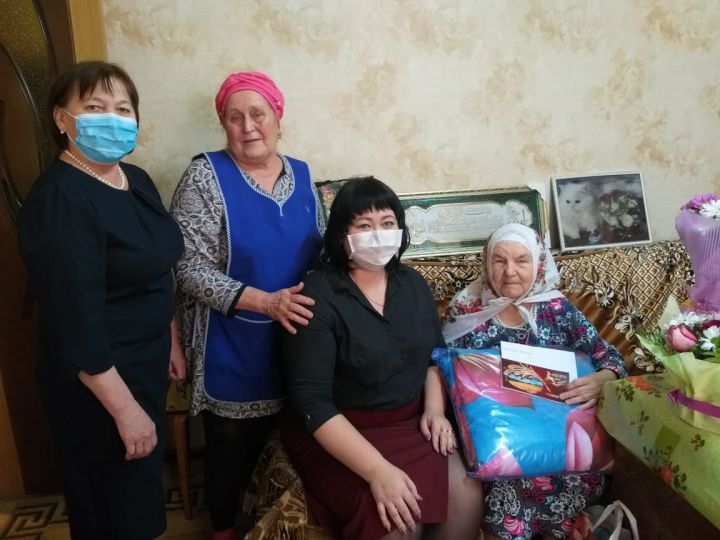 Хуснеева Илгамия Зиганшиновна отметила свой 90-летний юбилей