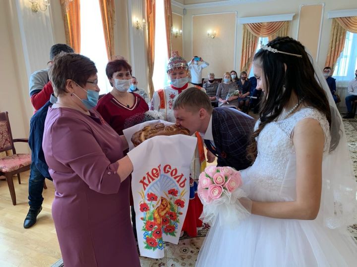 Бракосочетание на чувашском языке состоялось сегодня в Алексеевском ЗАГСе
