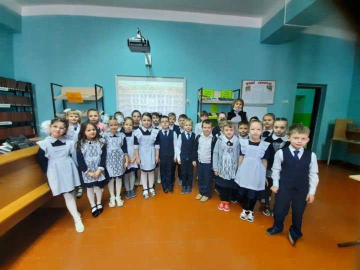В третьей школе Алексеевского обновили библиотеку