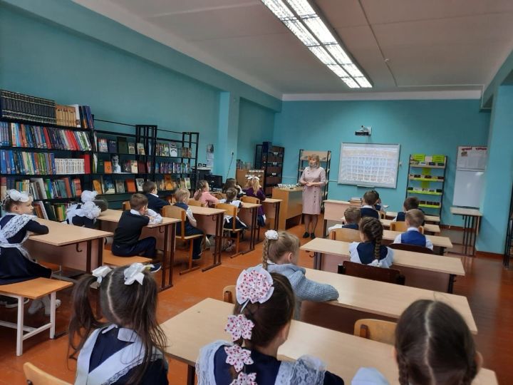 В третьей школе Алексеевского обновили библиотеку