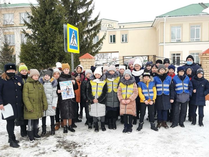 В Алексеевском провели акцию "Стань заметней на дороге!"