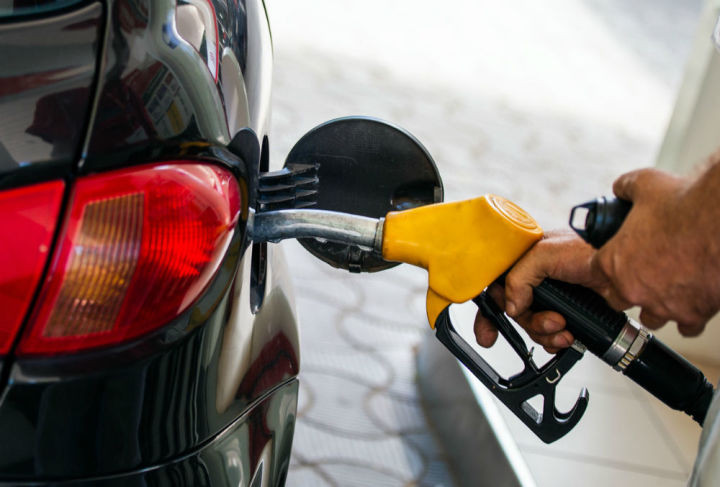 Сети АЗС предупредили о подорожании бензина на 14%