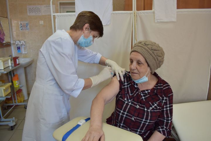 В Алексеевском районе продолжается вакцинация населения