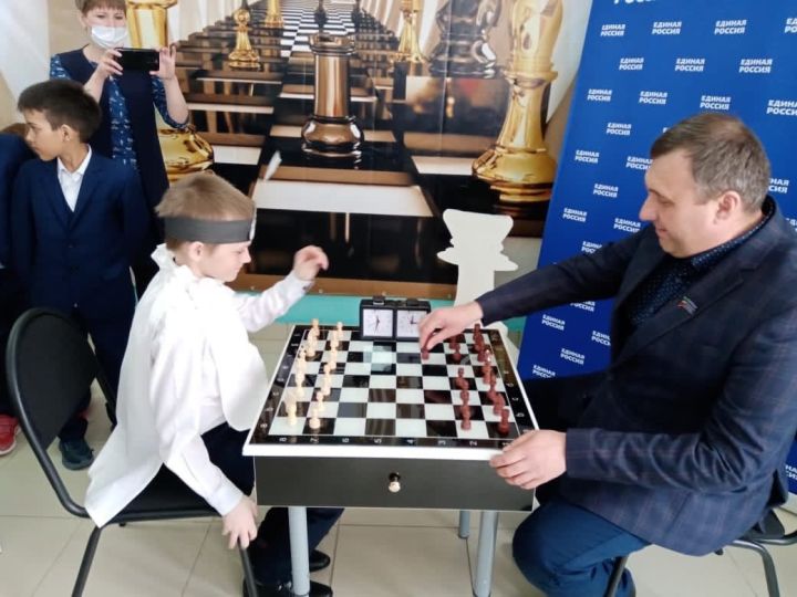 В Ялкынской школе состоялось открытие шахматной зоны "Мир шахмат"