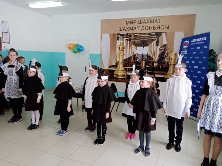 В Ялкынской школе состоялось открытие шахматной зоны "Мир шахмат"