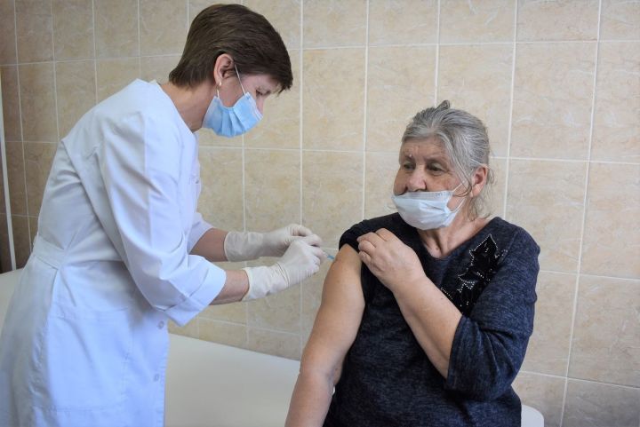 Алексеевцы, сделавшие выбор в пользу прививки, рассказали, почему они пришли на вакцинацию