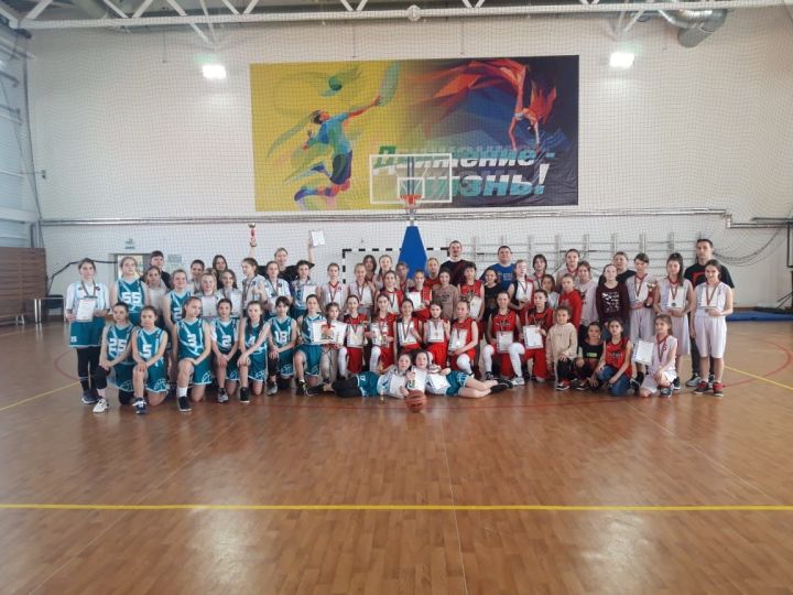 В спорткомплексе "Темп" прошло открытое Первенство Алексеевского района по баскетболу среди девушек