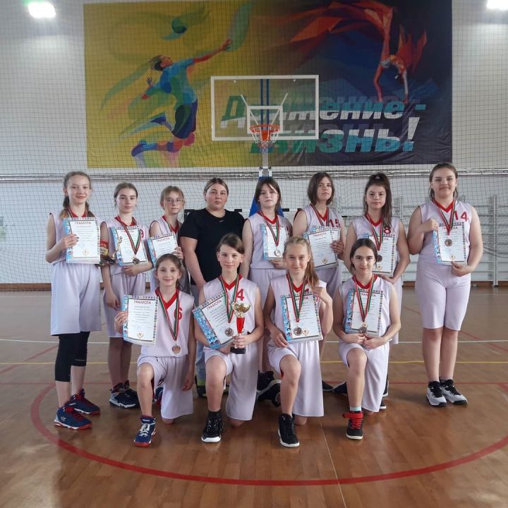 В спорткомплексе "Темп" прошло открытое Первенство Алексеевского района по баскетболу среди девушек