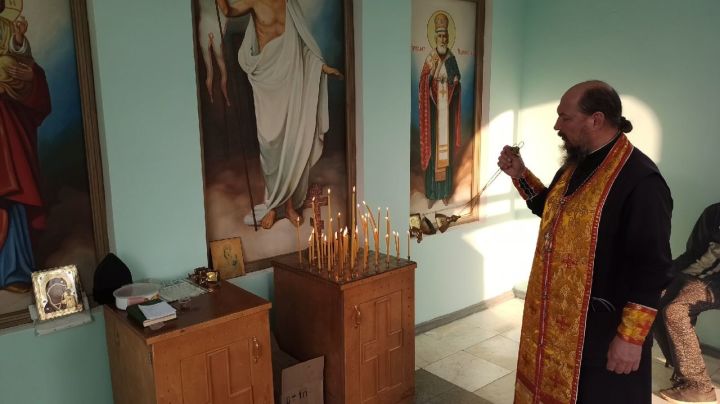 В Алексеевских храмах помолились за погибших в казанской школе
