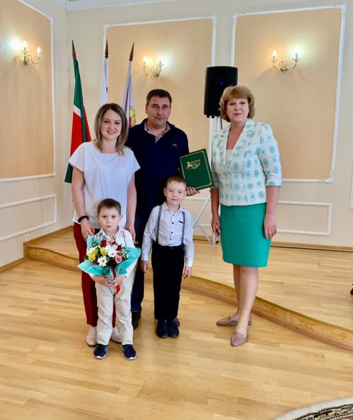 По-семейному тепло отпраздновали Международный День семьи в Алексеевском ЗАГСе