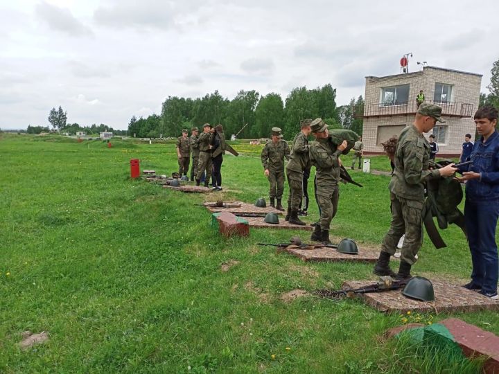 Алексеевская молодежь участвовала в стрельбах на танковом полигоне