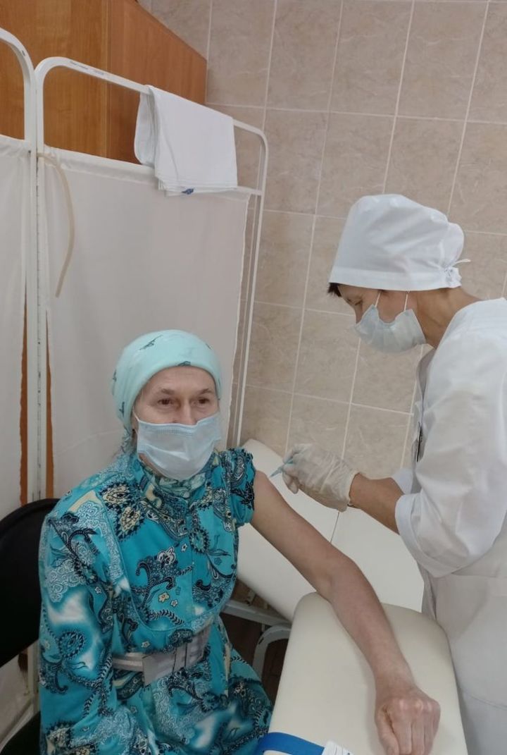 В Алексеевском медицинские работники прививаются от COVID-19