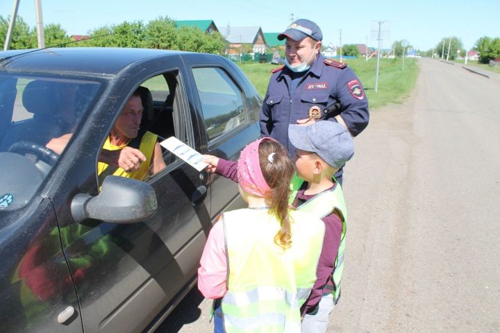 В Алексеевском дети просили водителей сбавить скорость