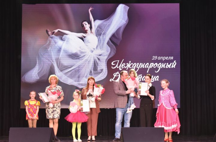 Фоторепортаж: В Алексеевском районе состоялся День танца