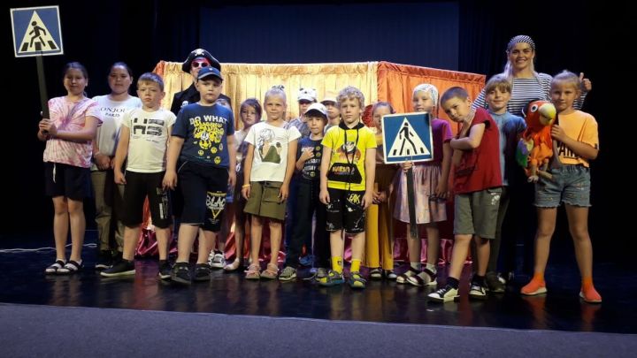 Алексеевским детям показали спектакль на тему безопасности дорожного движения