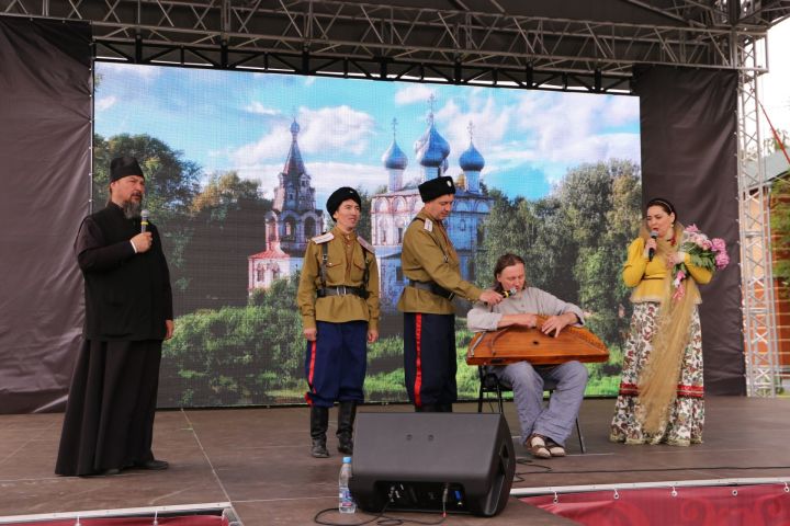 Фоторепортаж: Концертом Анны Сизовой завершился фестиваль колокольного звона "Алексеевские перезвоны"