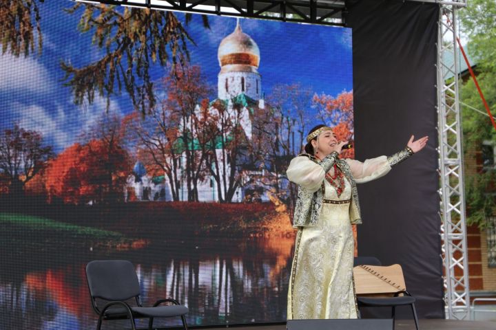 Фоторепортаж: Концертом Анны Сизовой завершился фестиваль колокольного звона "Алексеевские перезвоны"