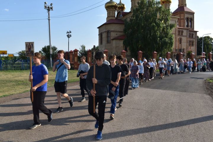 Верующие Алексеевского отправились крестным ходом в Билярск