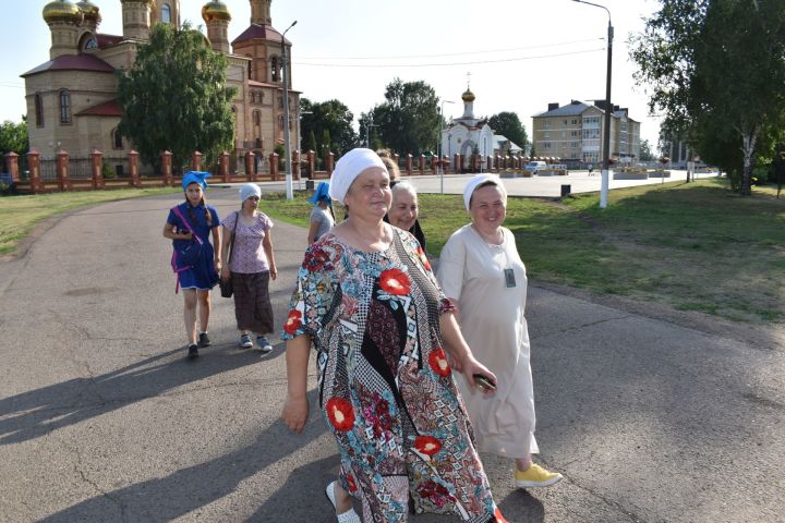 Верующие Алексеевского отправились крестным ходом в Билярск