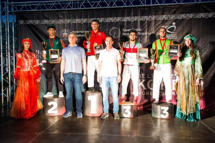 Ильнар Закиров стал лучшим на чемпионате мира по поясной борьбе корэш