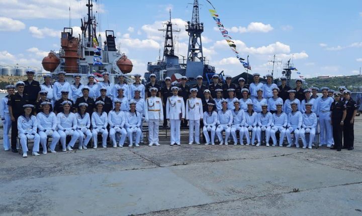 В День Военно-Морского флота РФ поздравления с праздником принимает экипаж судна «Эпрон»