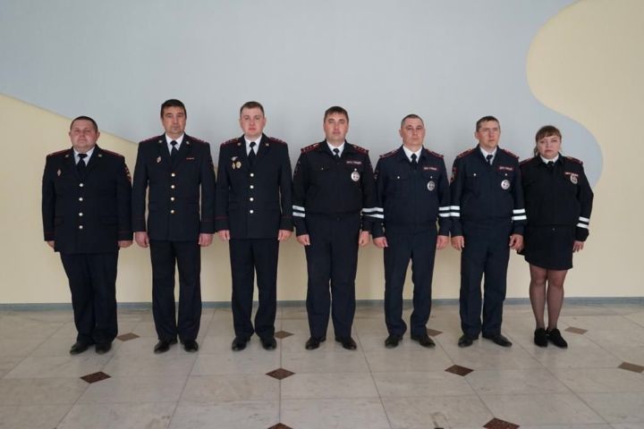 Глава района Сергей Демидов поздравляет сотрудников Госавтоинспекции с 85-летием ведомства