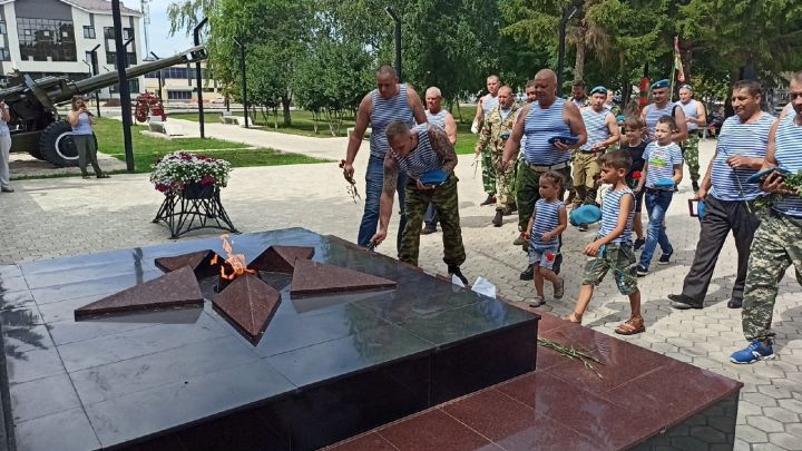 Видеорепортаж: Алексеевские десантники отмечают День Воздушно-десантных войск
