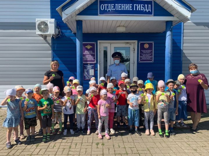Воспитанники детского сада "Березка" побывали на экскурсии в Госавтоинспекции Алексеевского района